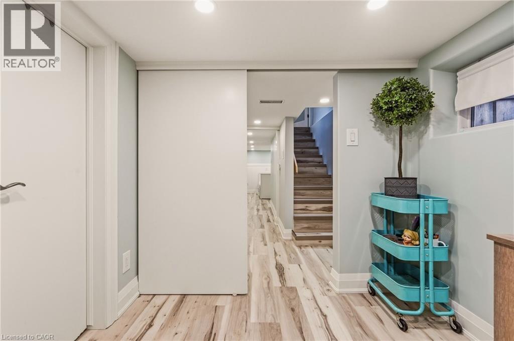 14 Mars Avenue, Hamilton, ON - Indoor Photo Showing Other Room