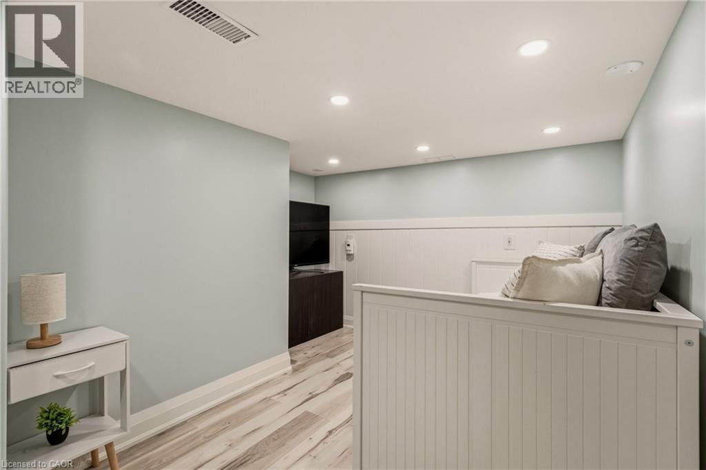 14 Mars Avenue, Hamilton, ON - Indoor