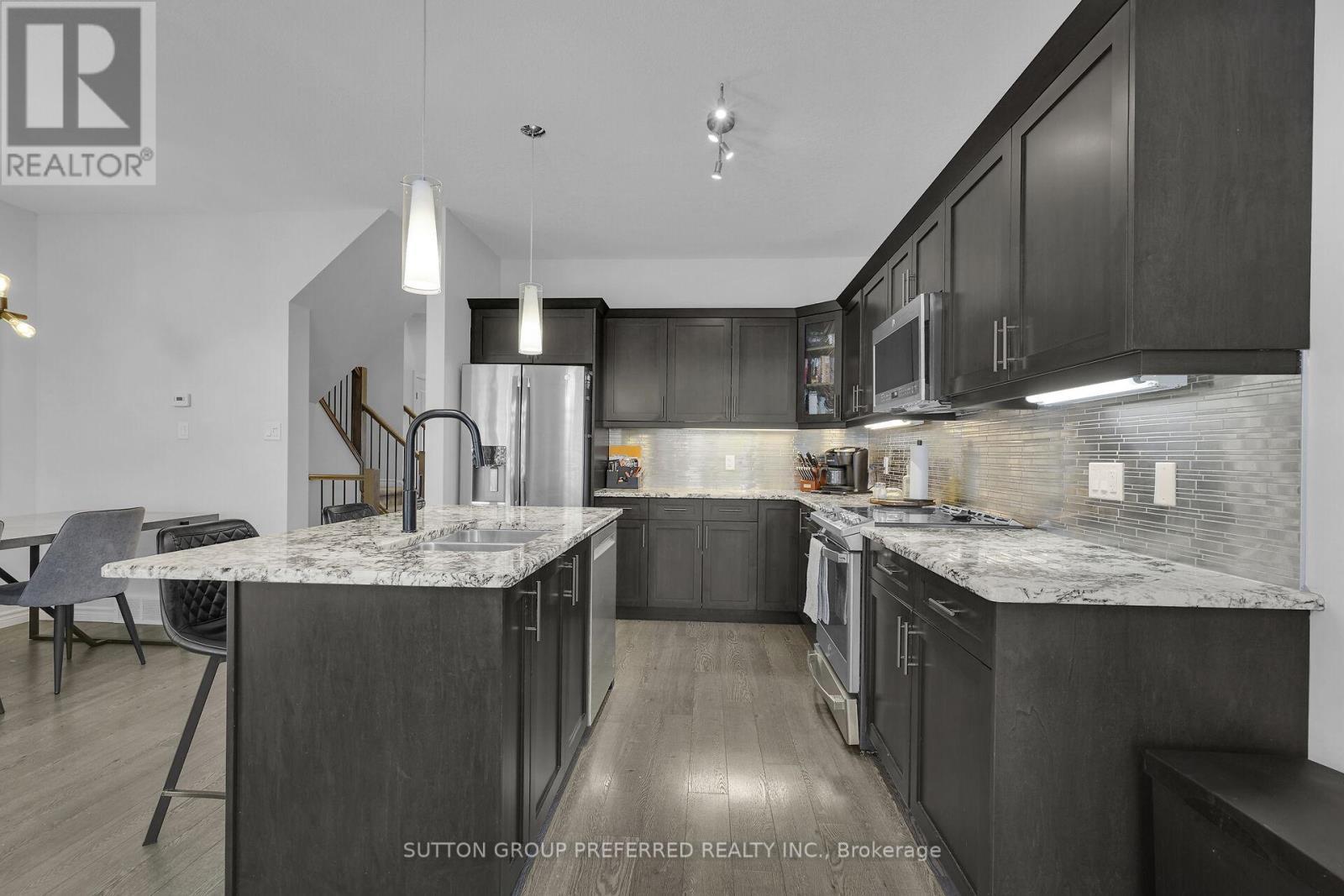 23 - 1924 Cedarhollow Boulevard, London North (North D), ON - Indoor Photo Showing Kitchen With Upgraded Kitchen