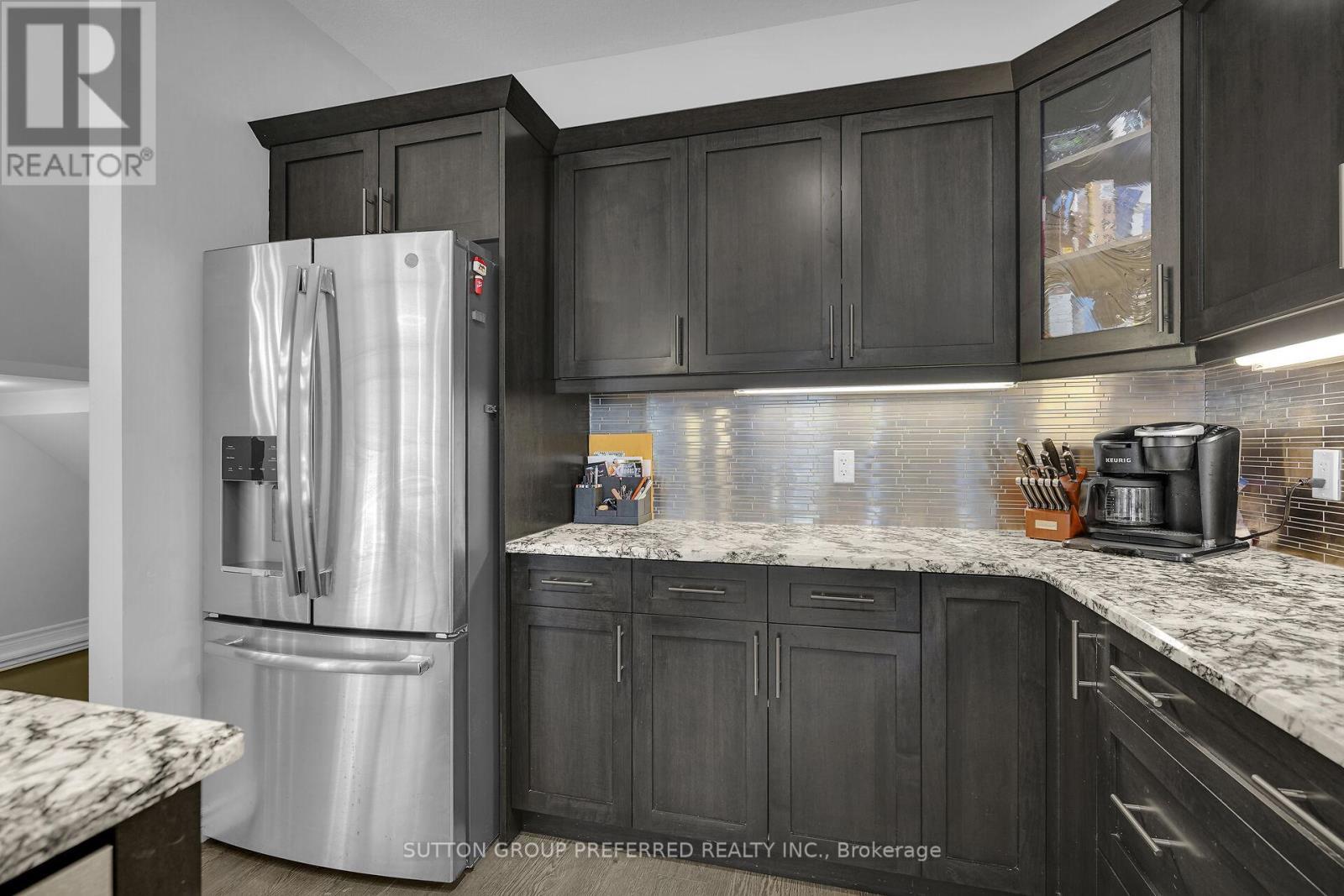 23 - 1924 Cedarhollow Boulevard, London North (North D), ON - Indoor Photo Showing Kitchen With Upgraded Kitchen