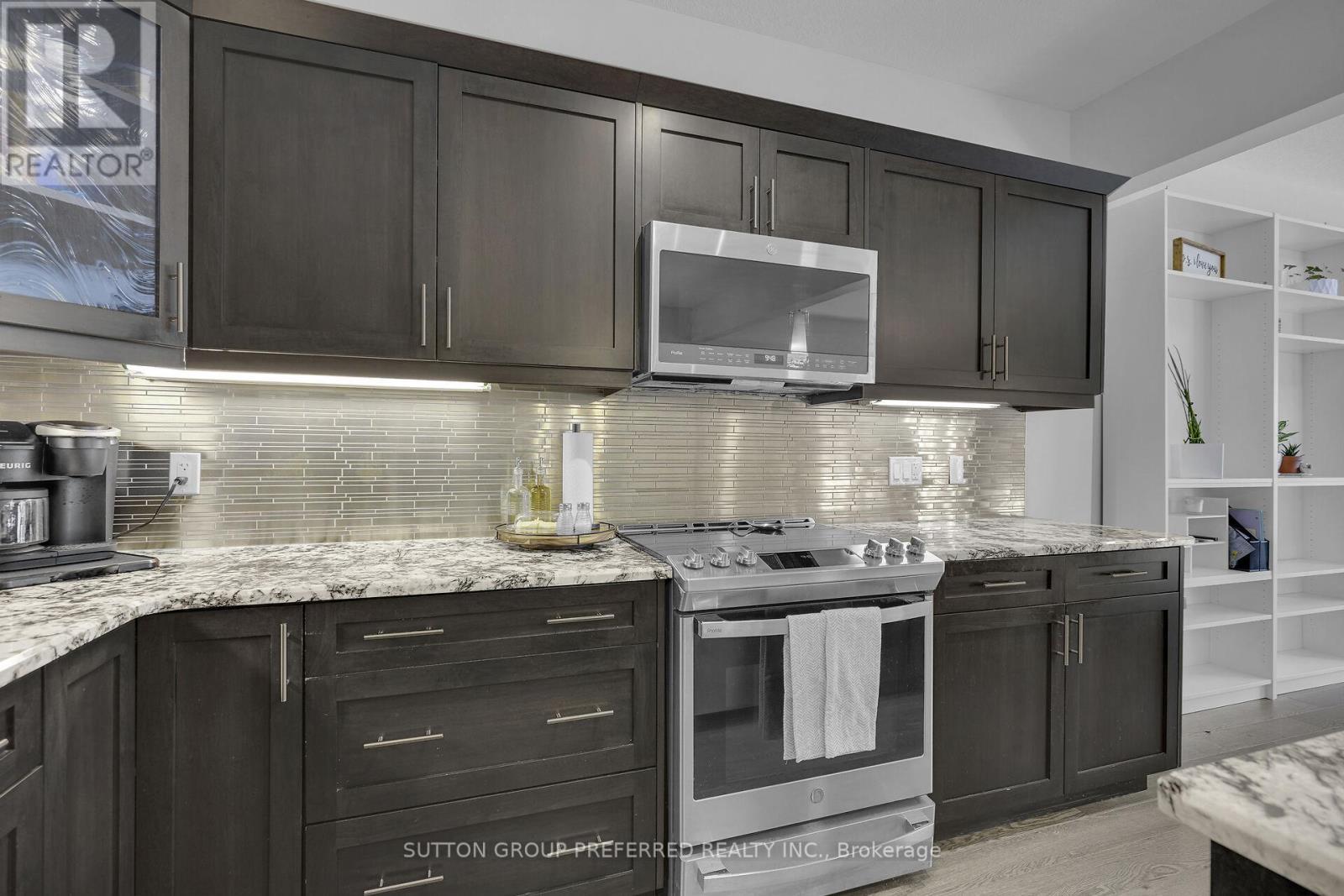 23 - 1924 Cedarhollow Boulevard, London North (North D), ON - Indoor Photo Showing Kitchen With Upgraded Kitchen