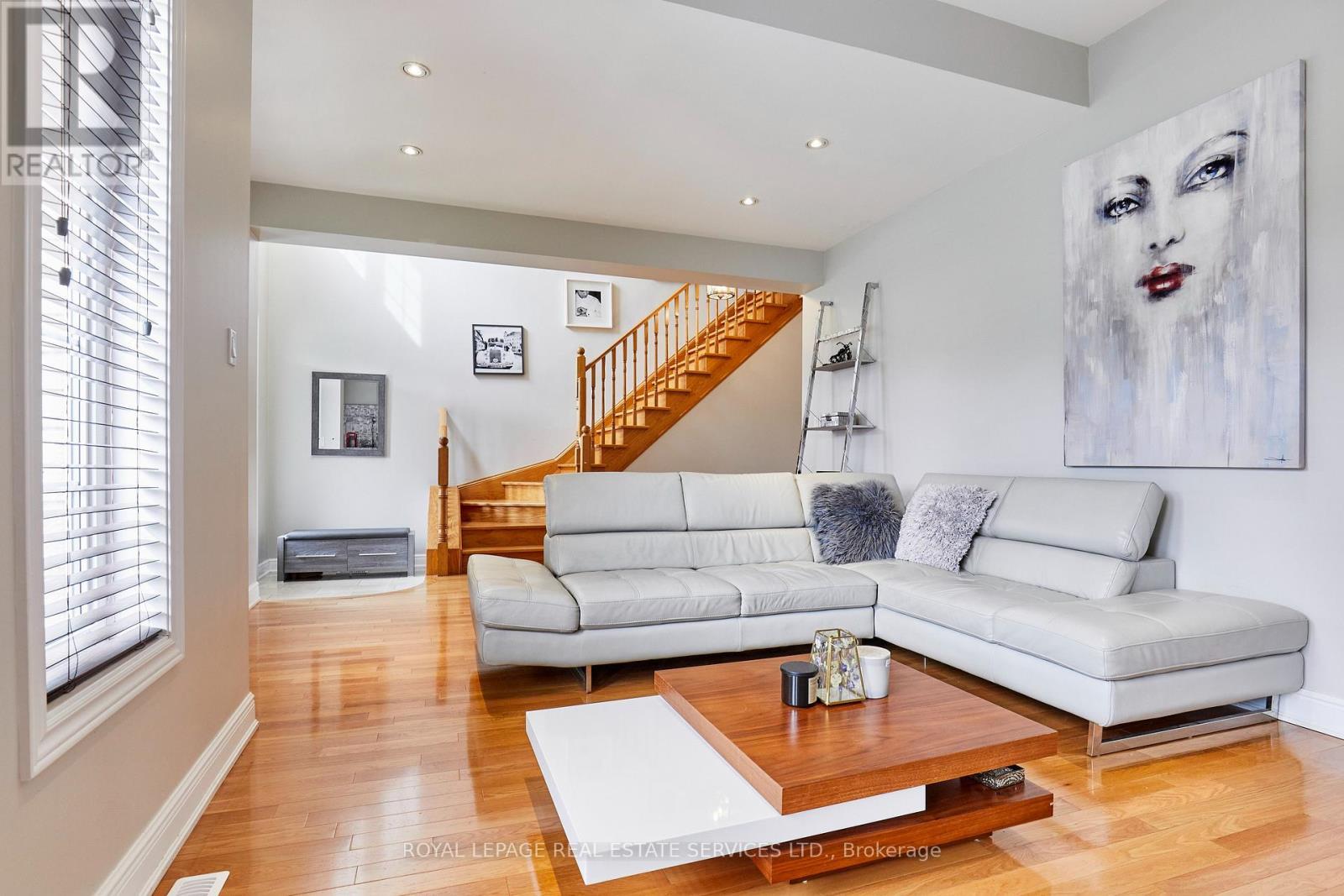100 Walker Road W, Caledon, ON - Indoor Photo Showing Living Room