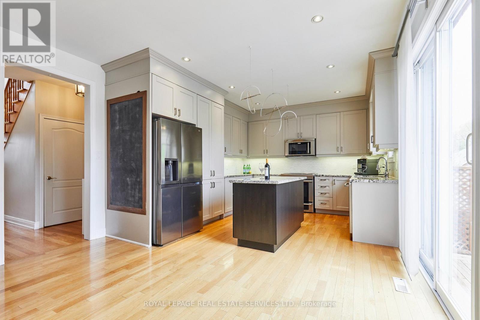 100 Walker Road W, Caledon, ON - Indoor Photo Showing Kitchen With Upgraded Kitchen