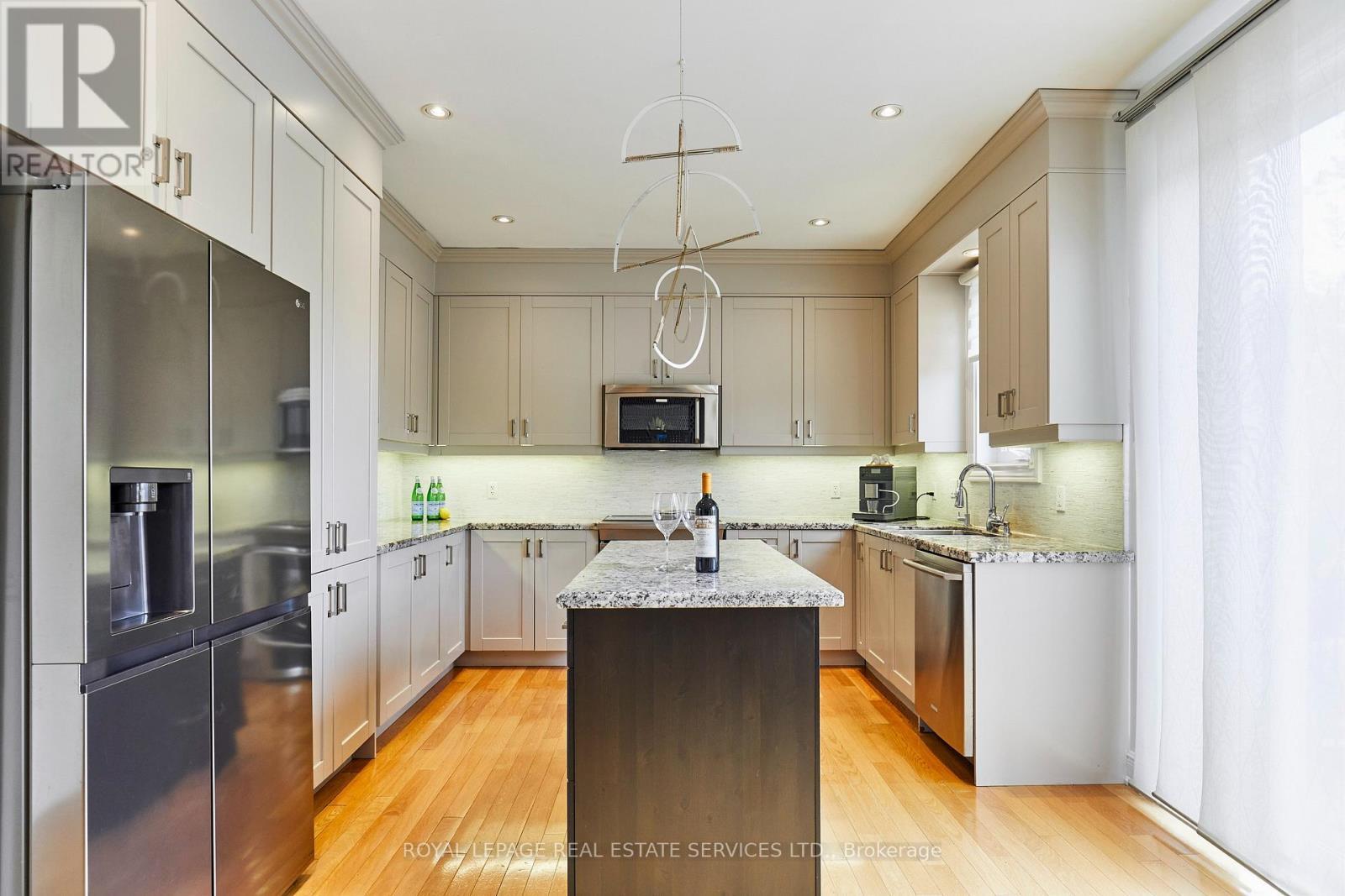 100 Walker Road W, Caledon, ON - Indoor Photo Showing Kitchen With Upgraded Kitchen
