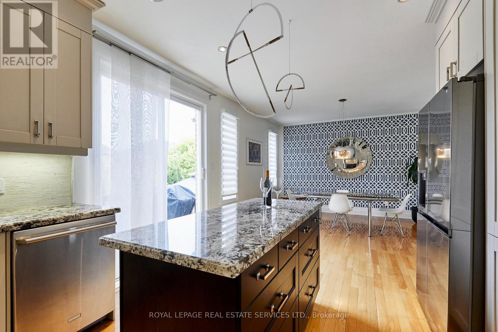 100 Walker Road W, Caledon, ON - Indoor Photo Showing Kitchen With Upgraded Kitchen
