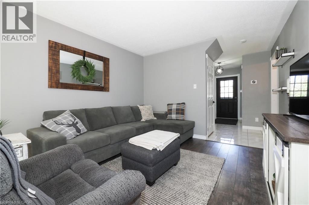 Living Room - 15 Dales Drive, Drayton, ON - Indoor Photo Showing Living Room