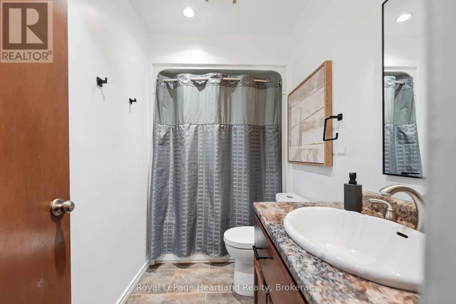 6 Alexander Street, Huron East (Seaforth), ON - Indoor Photo Showing Bathroom