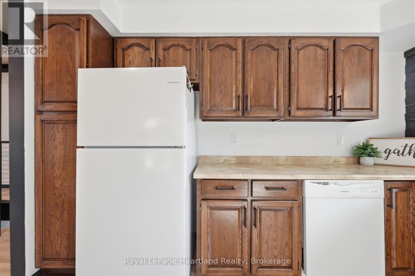 6 Alexander Street, Huron East (Seaforth), ON - Indoor Photo Showing Kitchen
