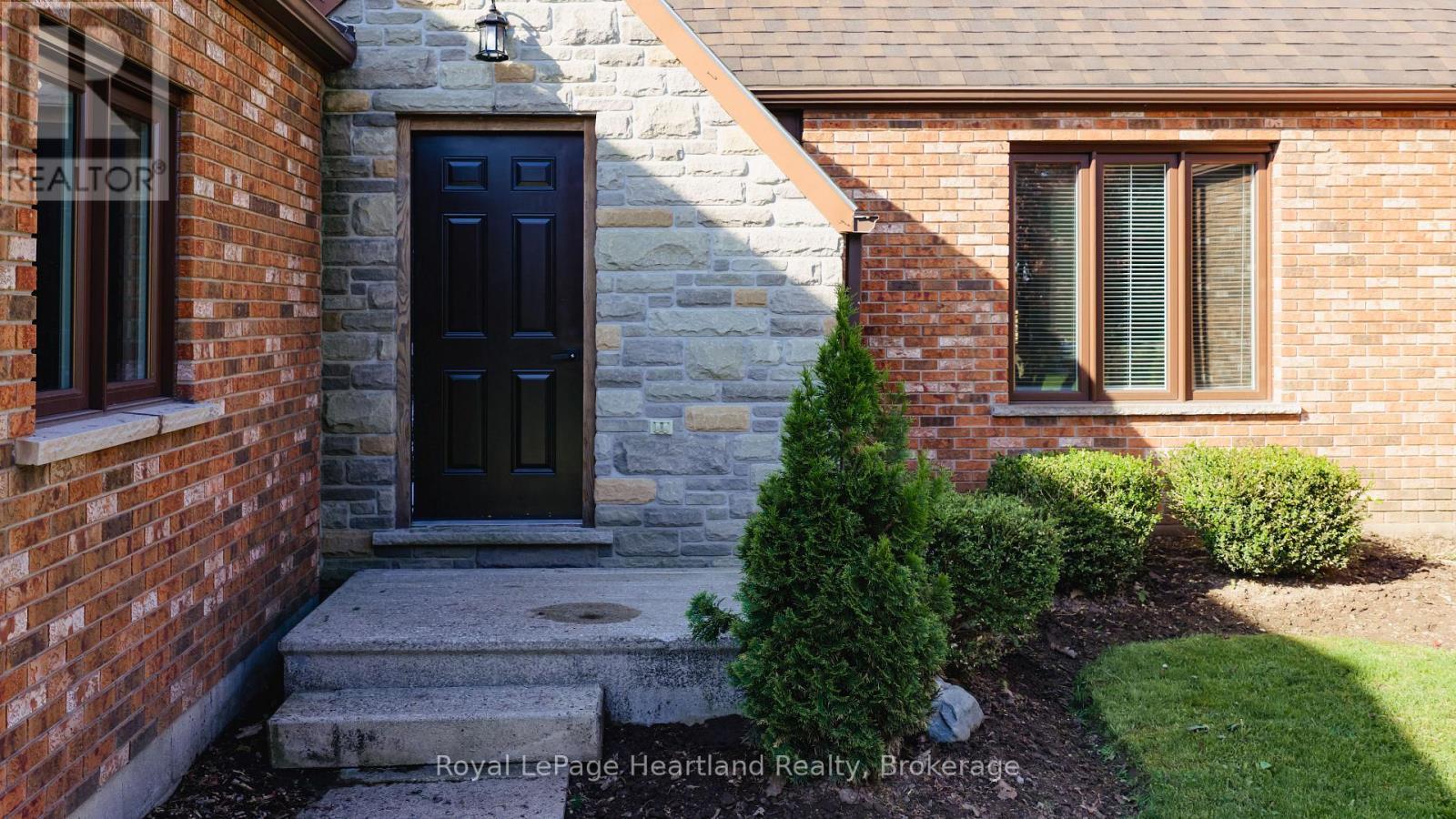 6 Alexander Street, Huron East (Seaforth), ON - Outdoor