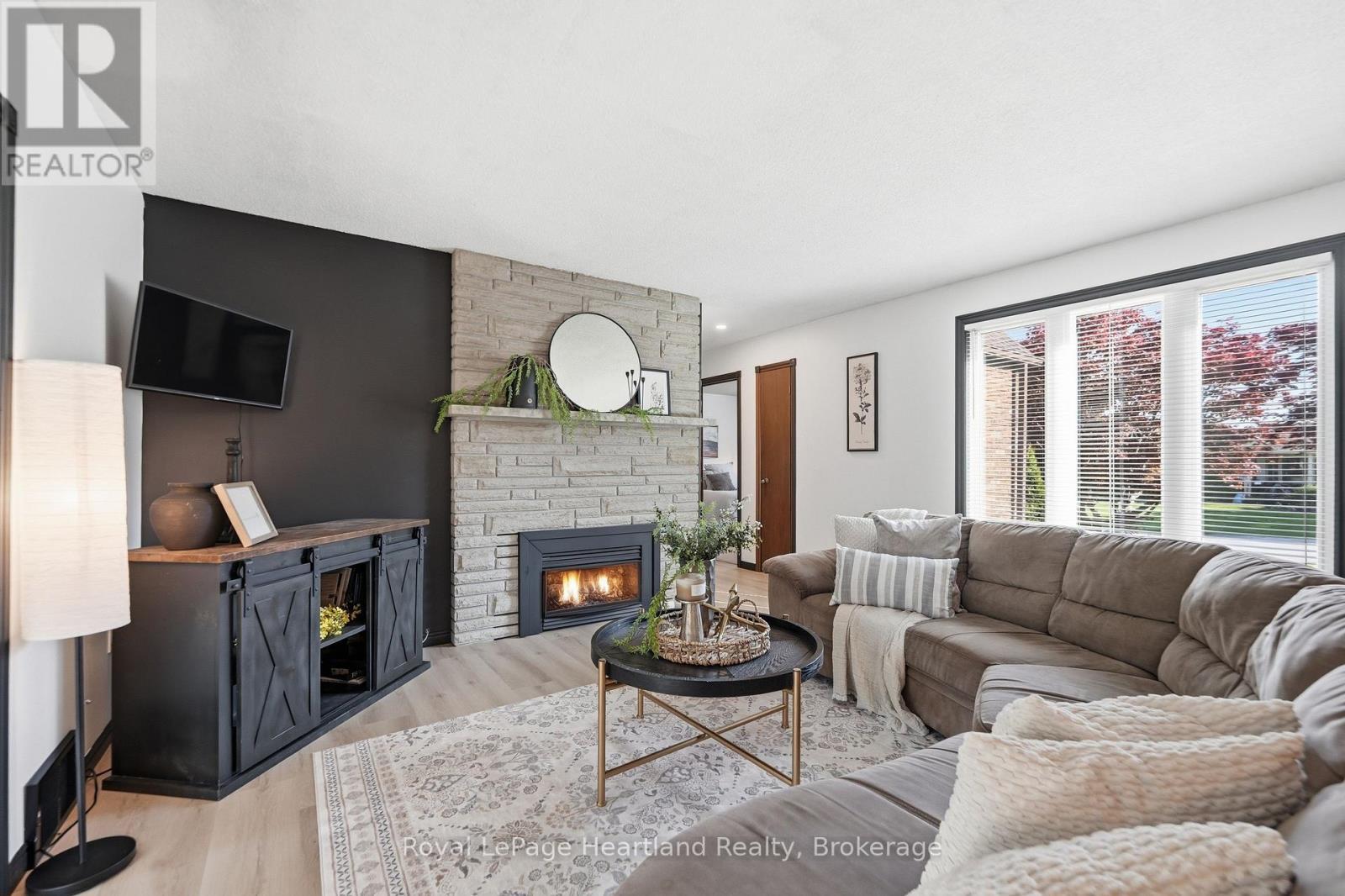 6 Alexander Street, Huron East (Seaforth), ON - Indoor Photo Showing Living Room With Fireplace