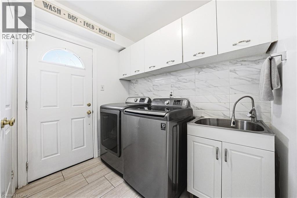 3217 Sovereign Road, Burlington, ON - Indoor Photo Showing Laundry Room