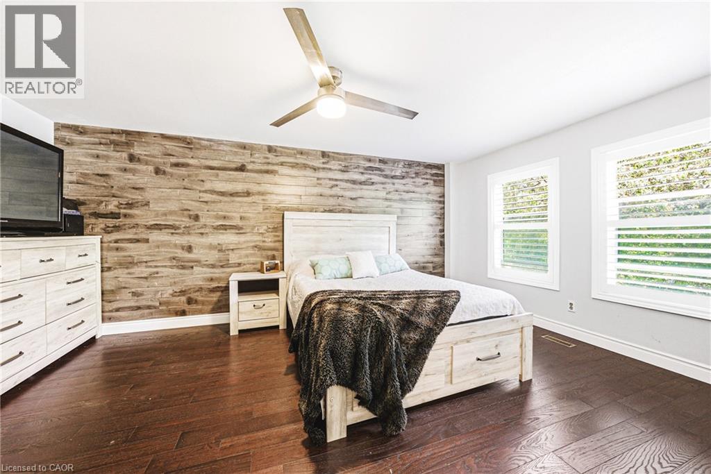 3217 Sovereign Road, Burlington, ON - Indoor Photo Showing Bedroom
