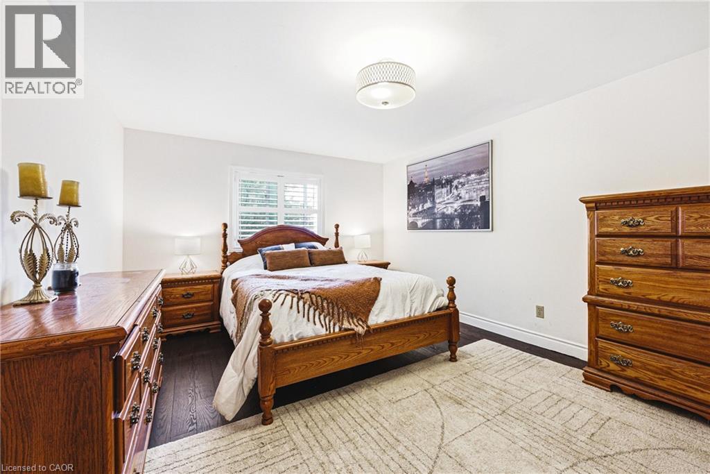3217 Sovereign Road, Burlington, ON - Indoor Photo Showing Bedroom