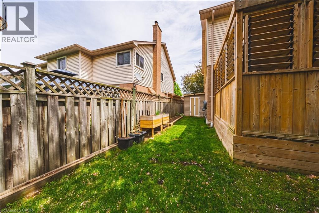 3217 Sovereign Road, Burlington, ON - Outdoor