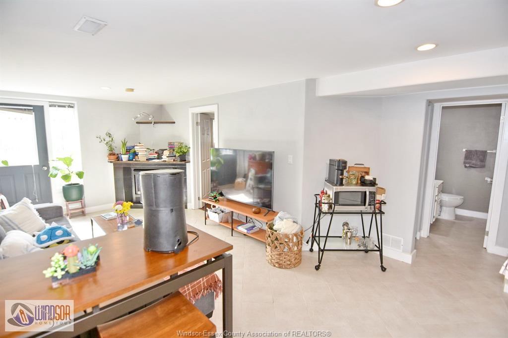 Lower Unit B-1003 Silverdale, Windsor, ON