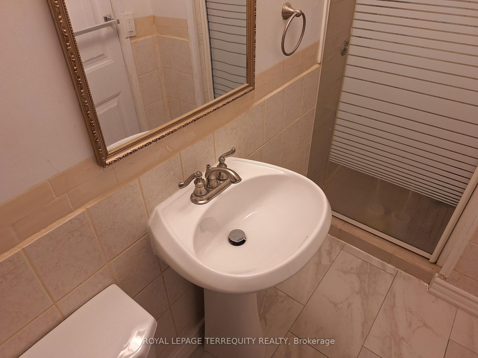 17 Compton Crescent, Toronto, ON - Indoor Photo Showing Bathroom