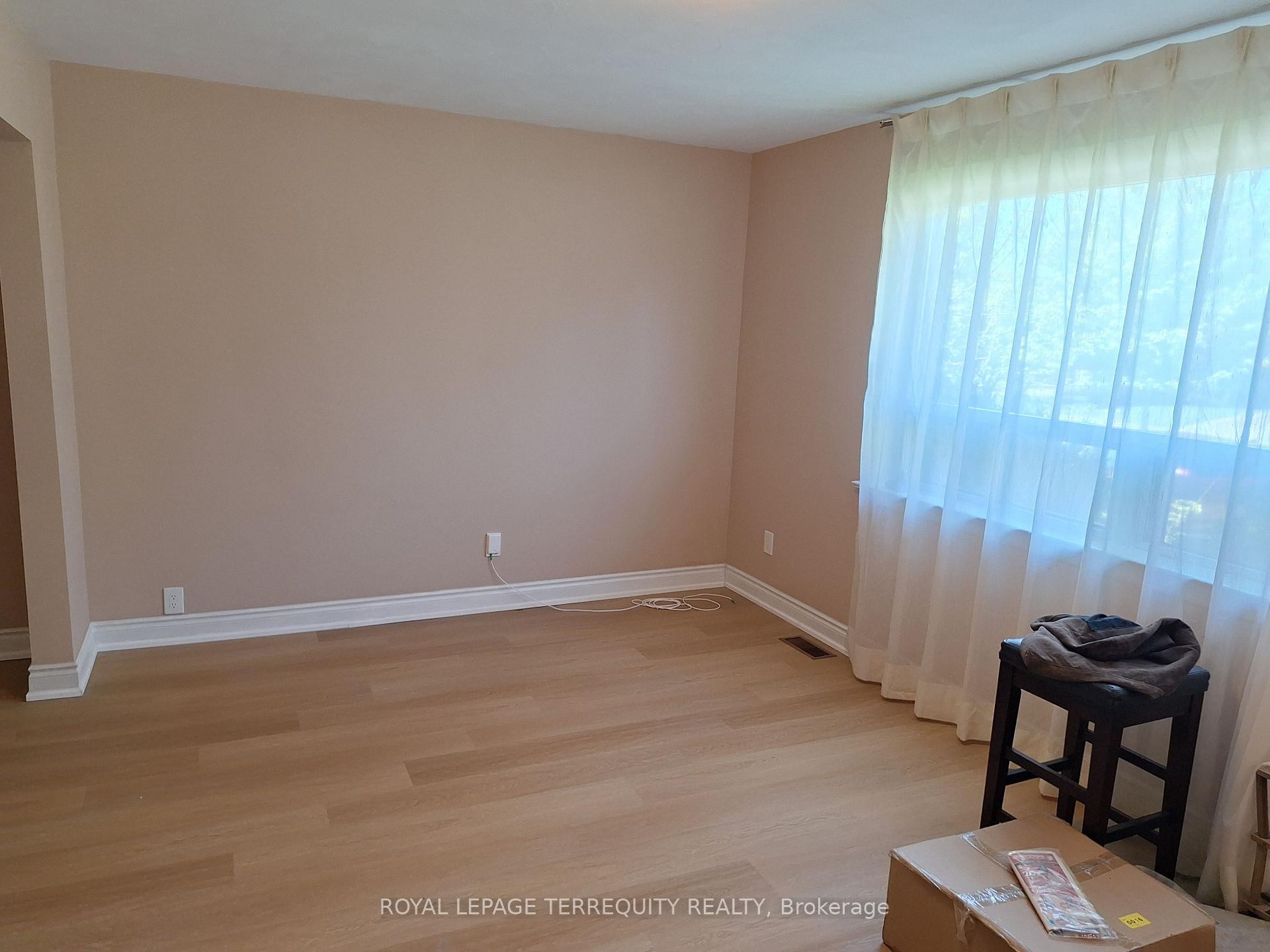 17 Compton Crescent, Toronto, ON - Indoor Photo Showing Other Room