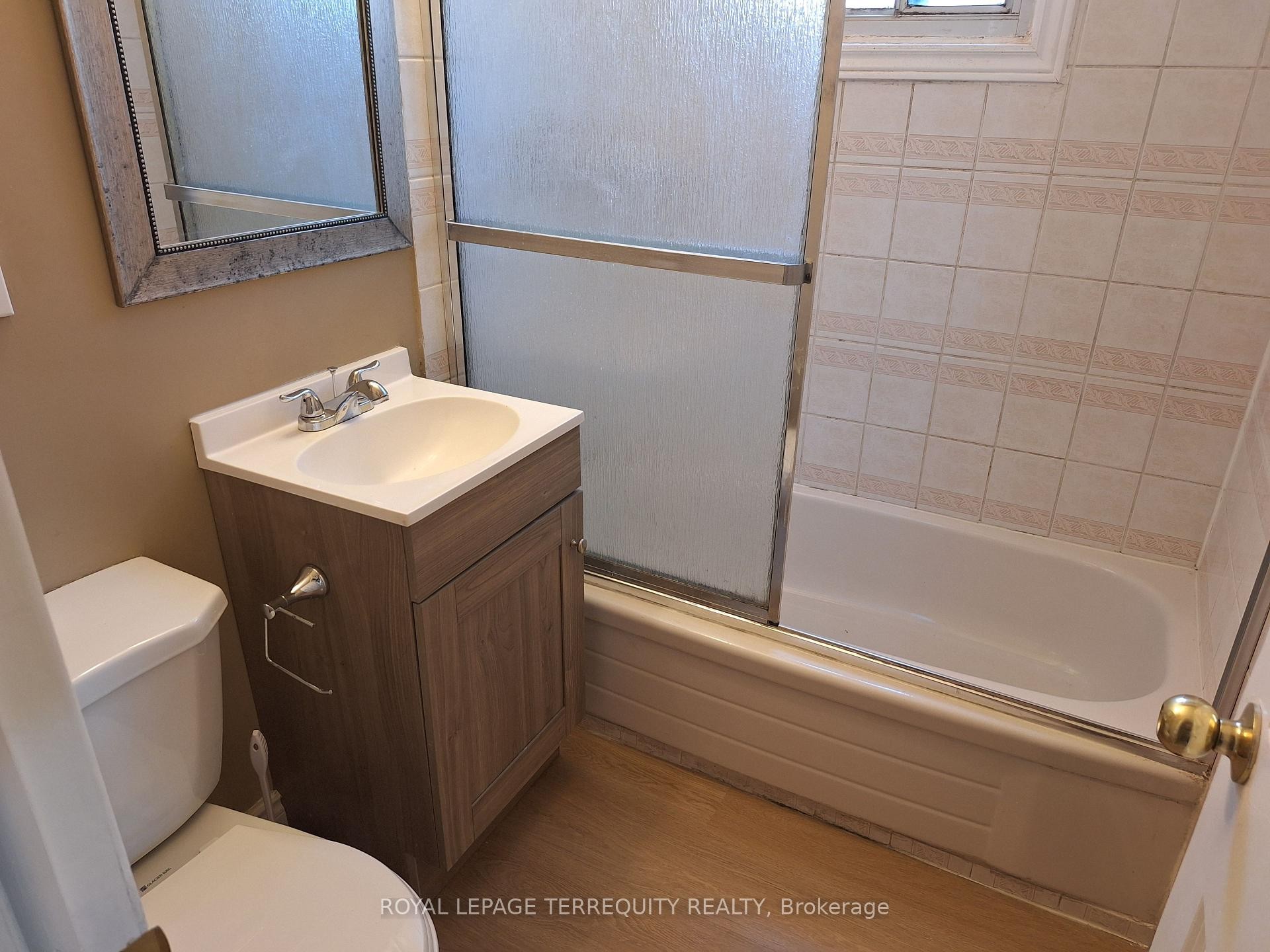 17 Compton Crescent, Toronto, ON - Indoor Photo Showing Bathroom