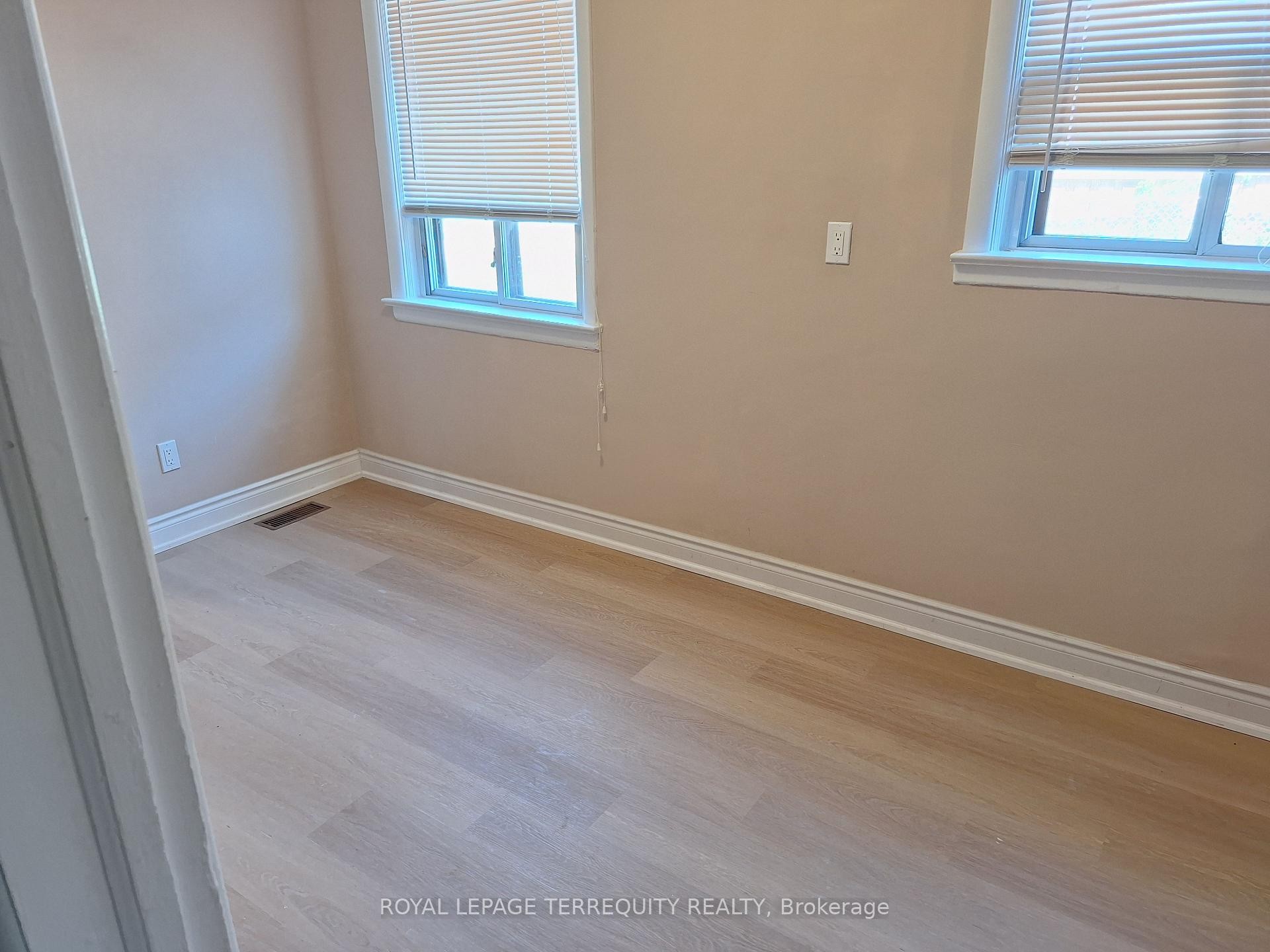 17 Compton Crescent, Toronto, ON - Indoor Photo Showing Other Room