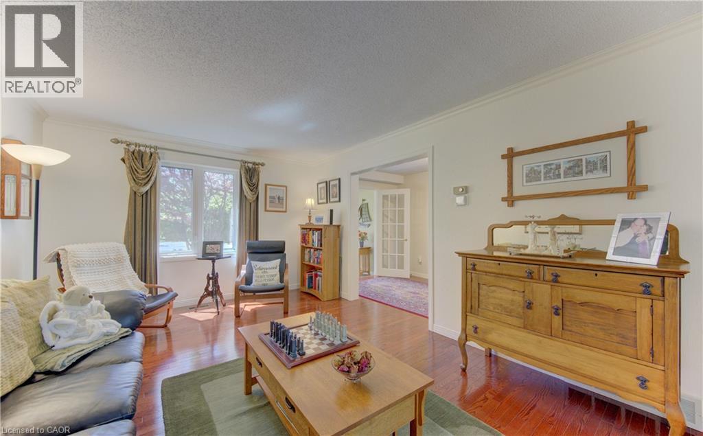 97 Manitoulin Crescent, Kitchener, ON - Indoor Photo Showing Living Room