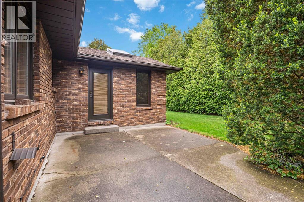 632 Esser Crescent, Sarnia, ON - Outdoor