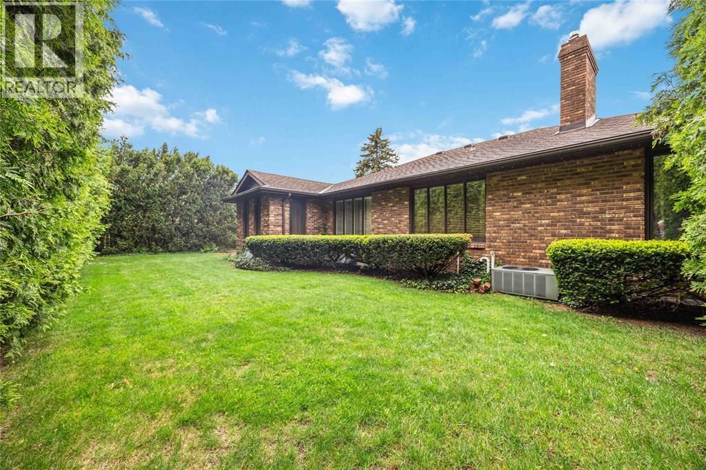 632 Esser Crescent, Sarnia, ON - Outdoor