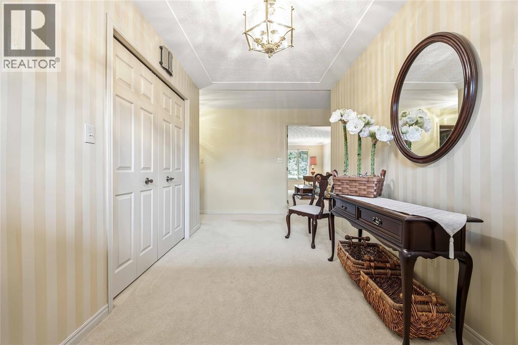 632 Esser Crescent, Sarnia, ON - Indoor Photo Showing Other Room