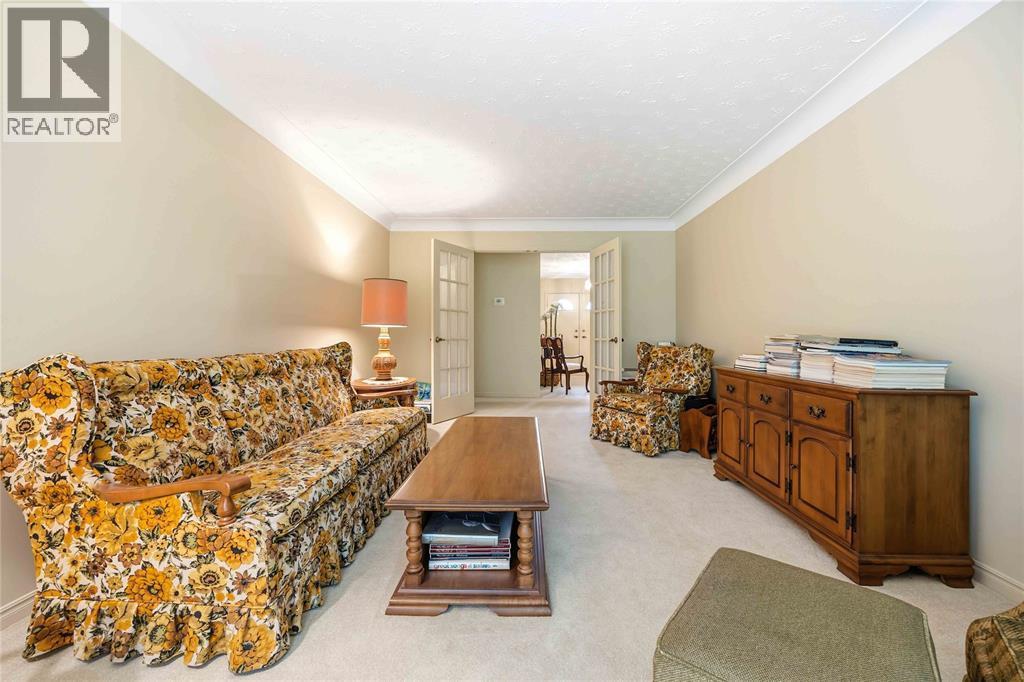 632 Esser Crescent, Sarnia, ON - Indoor Photo Showing Other Room
