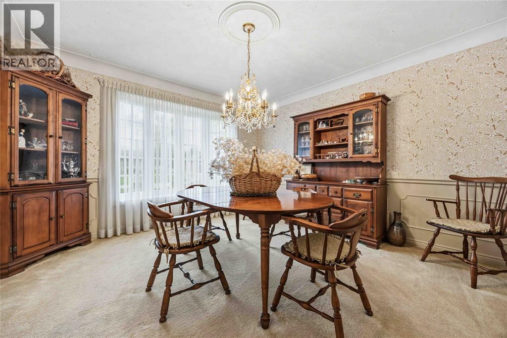 632 Esser Crescent, Sarnia, ON - Indoor Photo Showing Dining Room