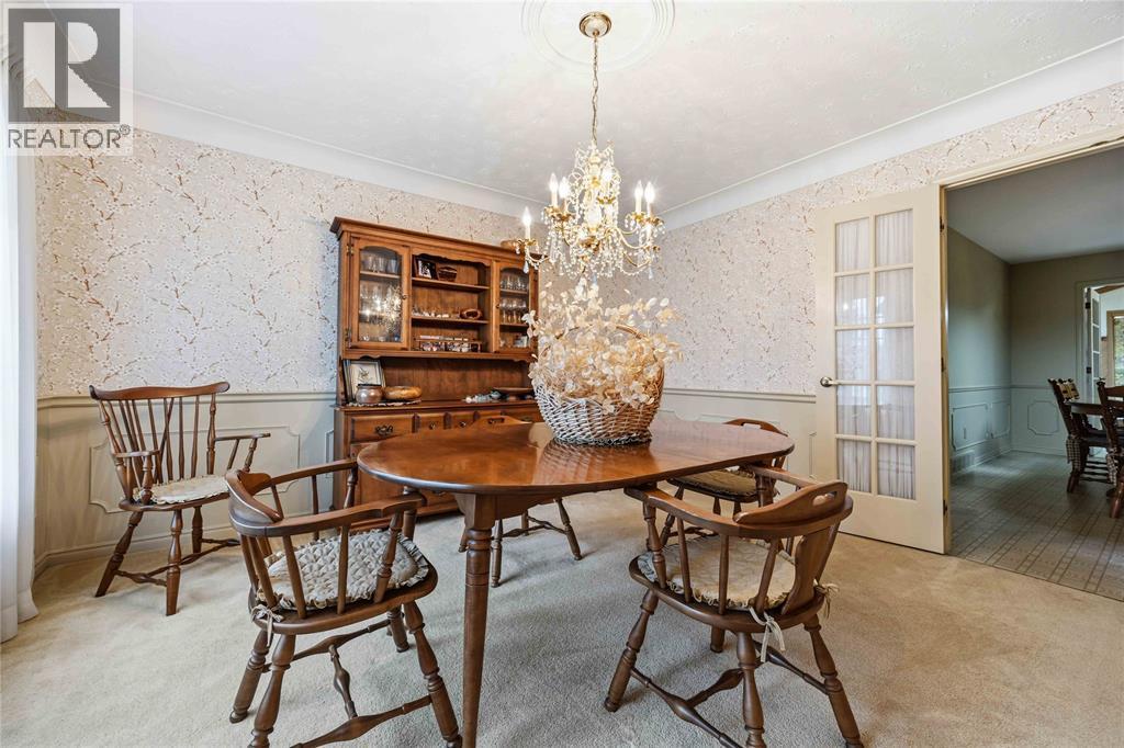 632 Esser Crescent, Sarnia, ON - Indoor Photo Showing Dining Room