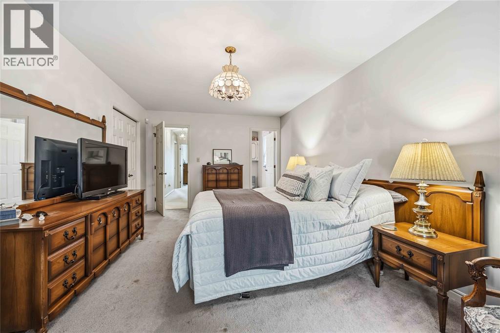632 Esser Crescent, Sarnia, ON - Indoor Photo Showing Bedroom