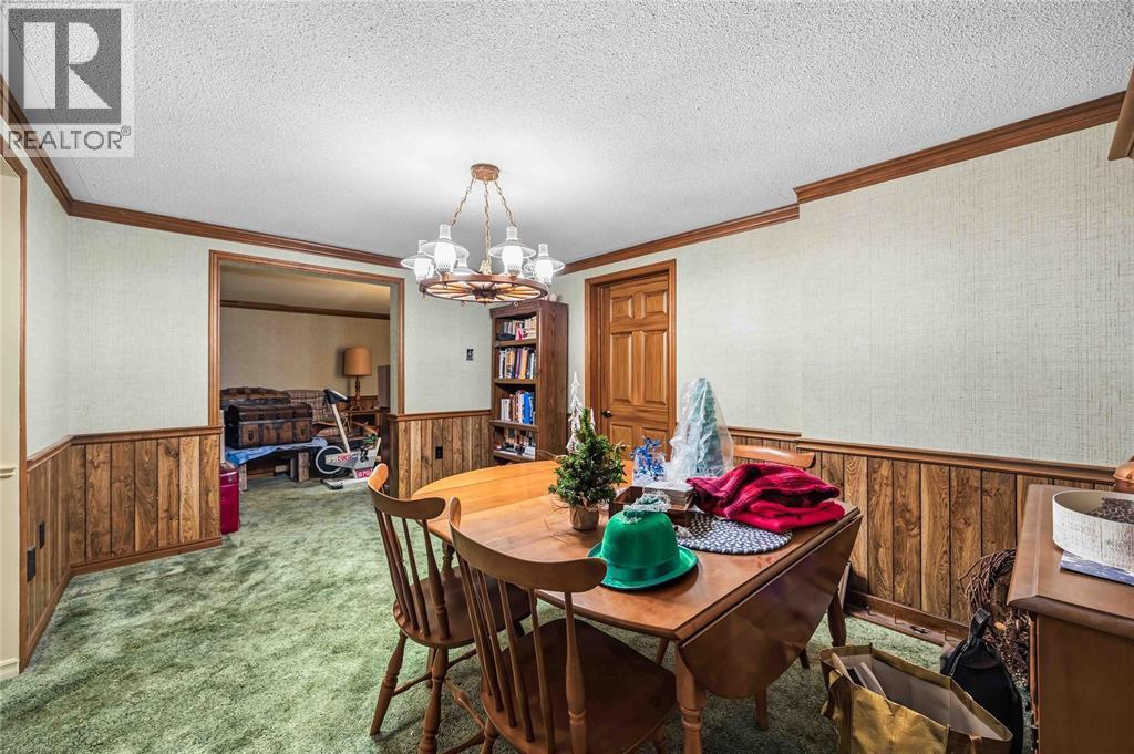 632 Esser Crescent, Sarnia, ON - Indoor Photo Showing Dining Room