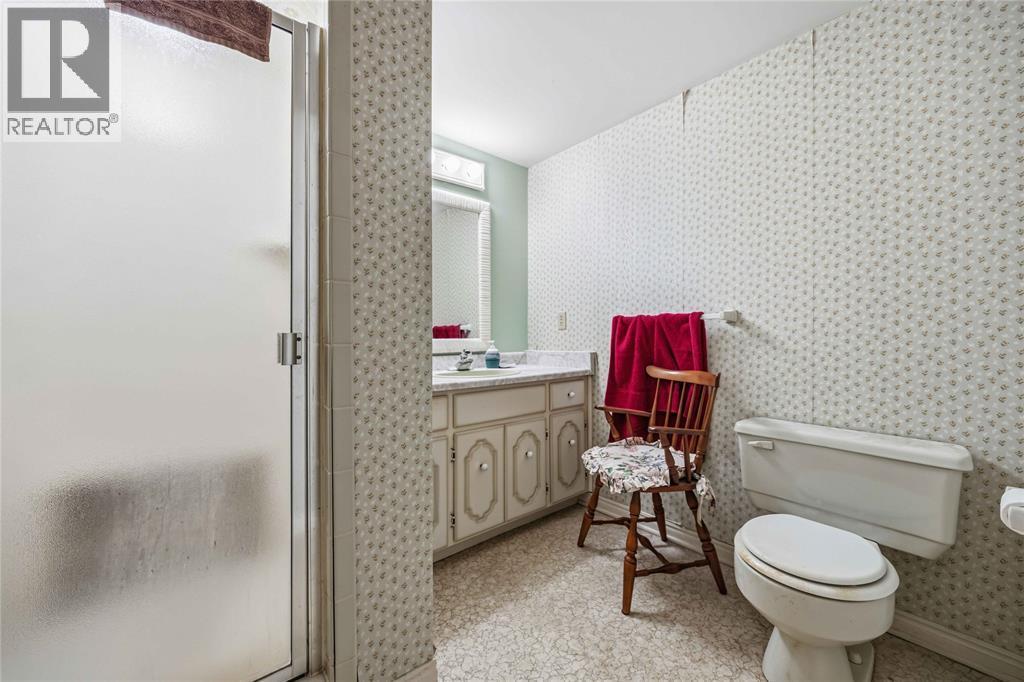 632 Esser Crescent, Sarnia, ON - Indoor Photo Showing Bathroom