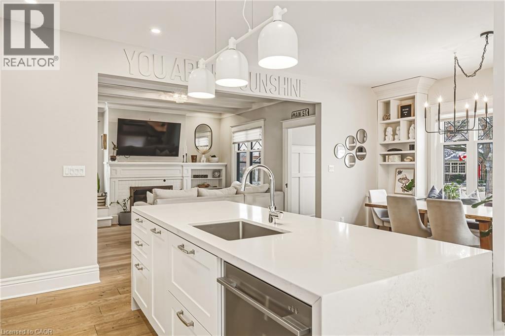6 Nelles Boulevard, Grimsby, ON - Indoor Photo Showing Kitchen