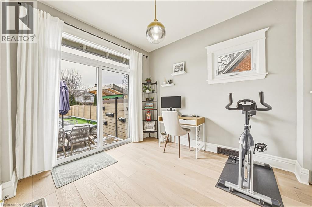 6 Nelles Boulevard, Grimsby, ON - Indoor Photo Showing Gym Room