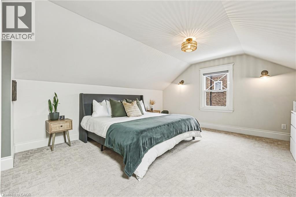 6 Nelles Boulevard, Grimsby, ON - Indoor Photo Showing Bedroom