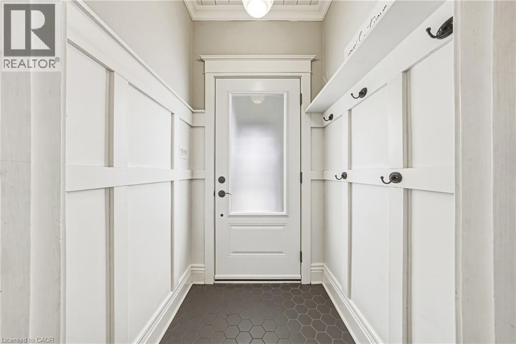 6 Nelles Boulevard, Grimsby, ON - Indoor Photo Showing Other Room