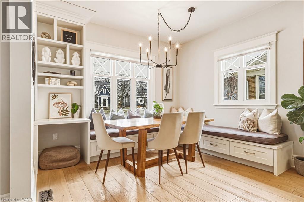 6 Nelles Boulevard, Grimsby, ON - Indoor Photo Showing Dining Room