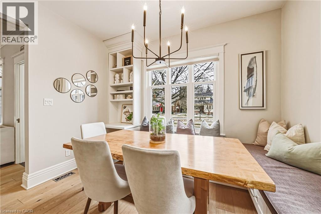 6 Nelles Boulevard, Grimsby, ON - Indoor Photo Showing Dining Room
