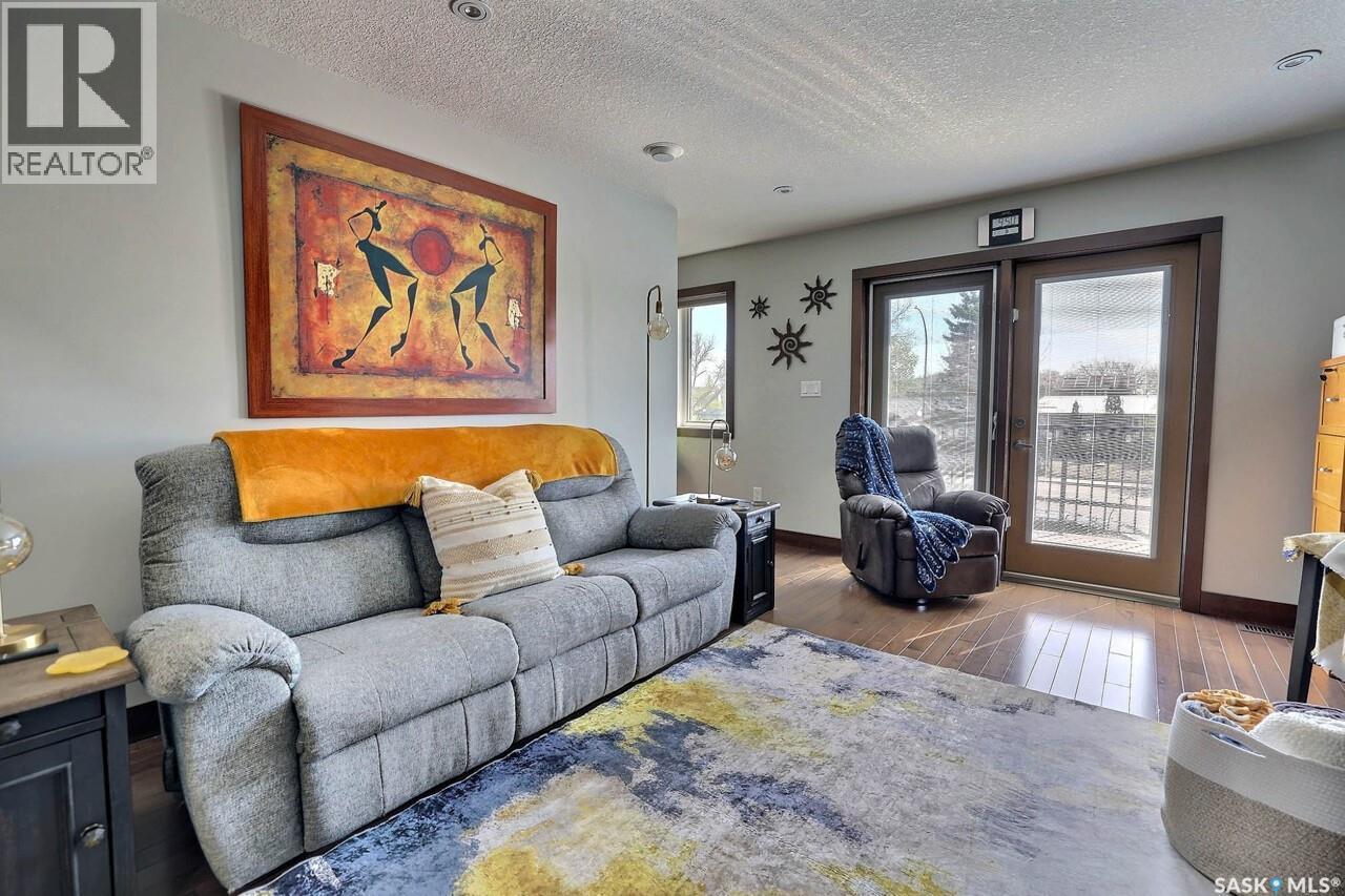 1456 Mccarthy Boulevard, Regina, SK - Indoor Photo Showing Living Room