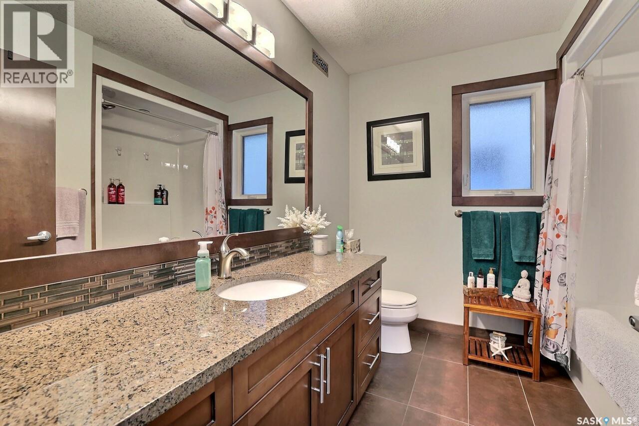 1456 Mccarthy Boulevard, Regina, SK - Indoor Photo Showing Bathroom