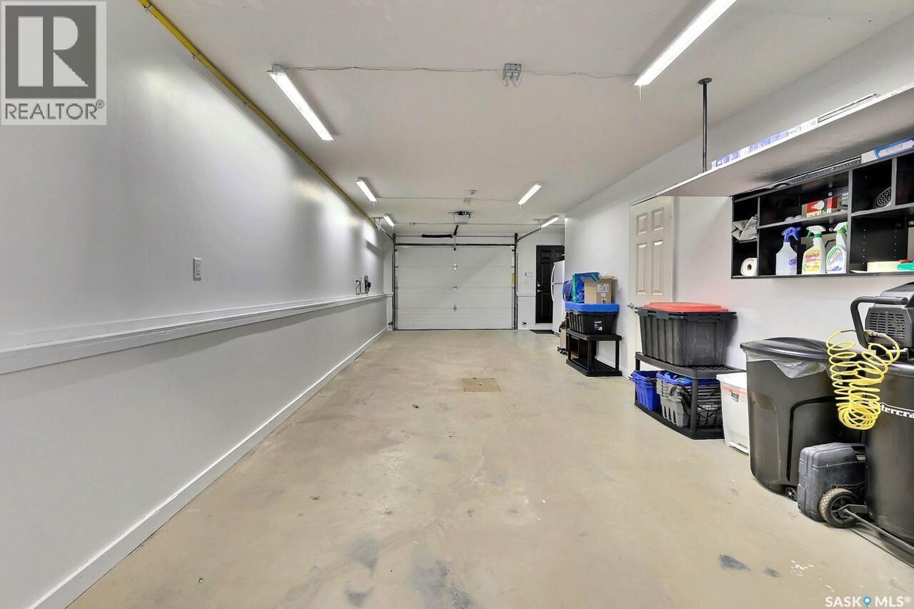 1456 Mccarthy Boulevard, Regina, SK - Indoor Photo Showing Garage
