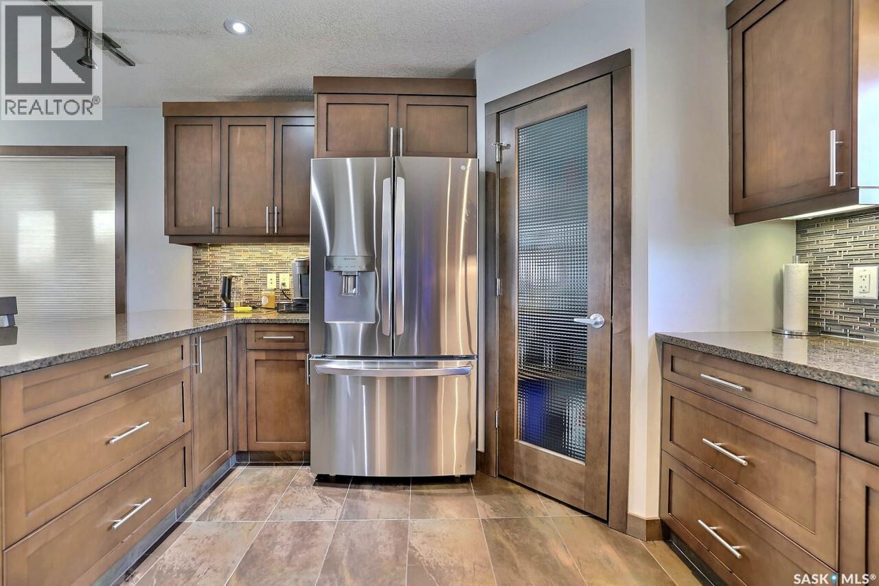 1456 Mccarthy Boulevard, Regina, SK - Indoor Photo Showing Kitchen