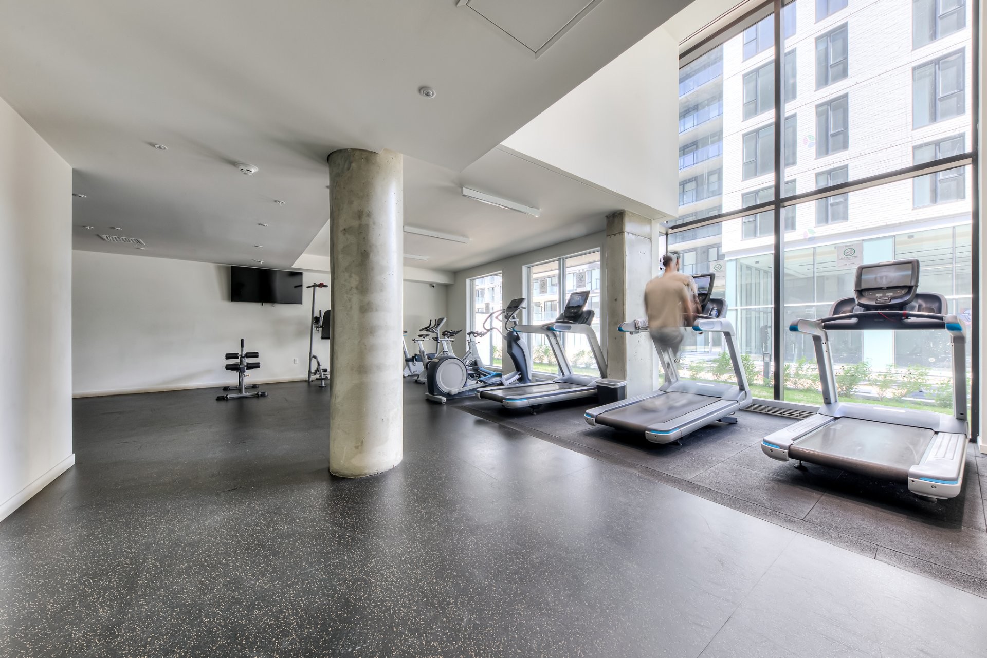 Salle d'exercice - 413-1485 Rue Des Bassins, Montréal (Le Sud-Ouest), QC - Indoor Photo Showing Gym Room