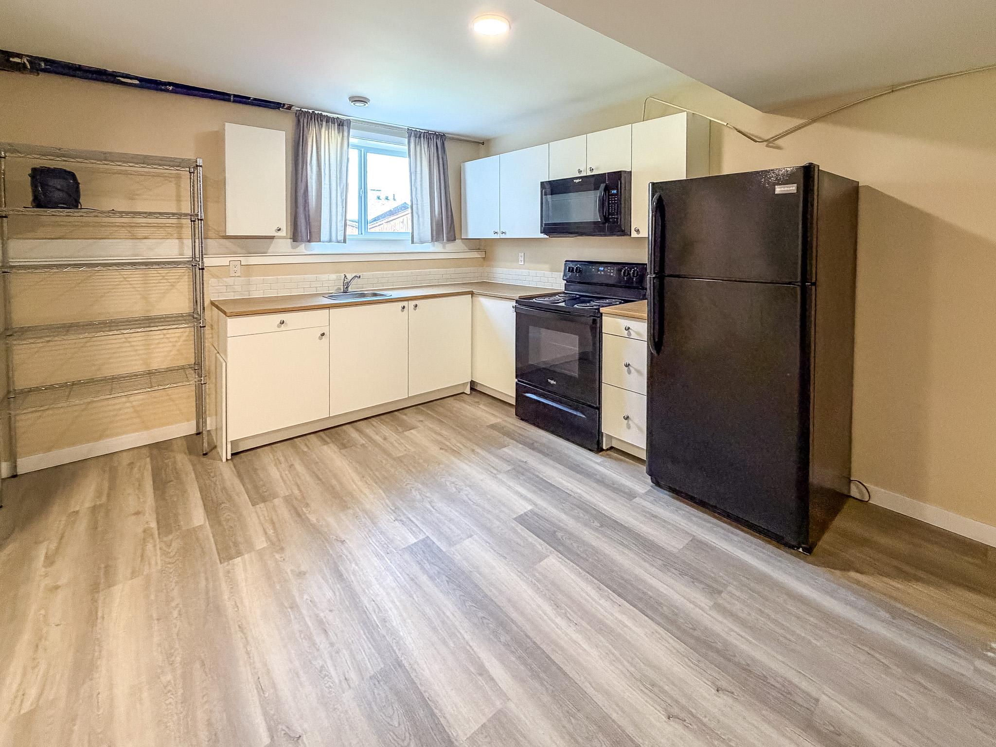 1417 21St Street, Cranbrook, BC - Indoor Photo Showing Kitchen