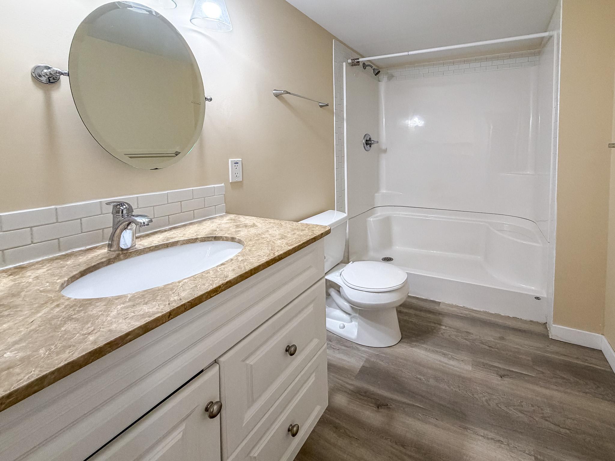 1417 21St Street, Cranbrook, BC - Indoor Photo Showing Bathroom