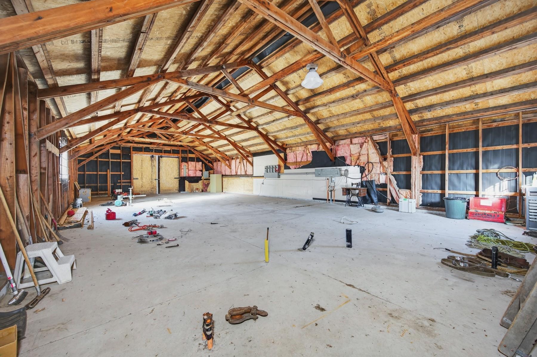 390 Marshall Road, Merritt, BC - Indoor Photo Showing Garage