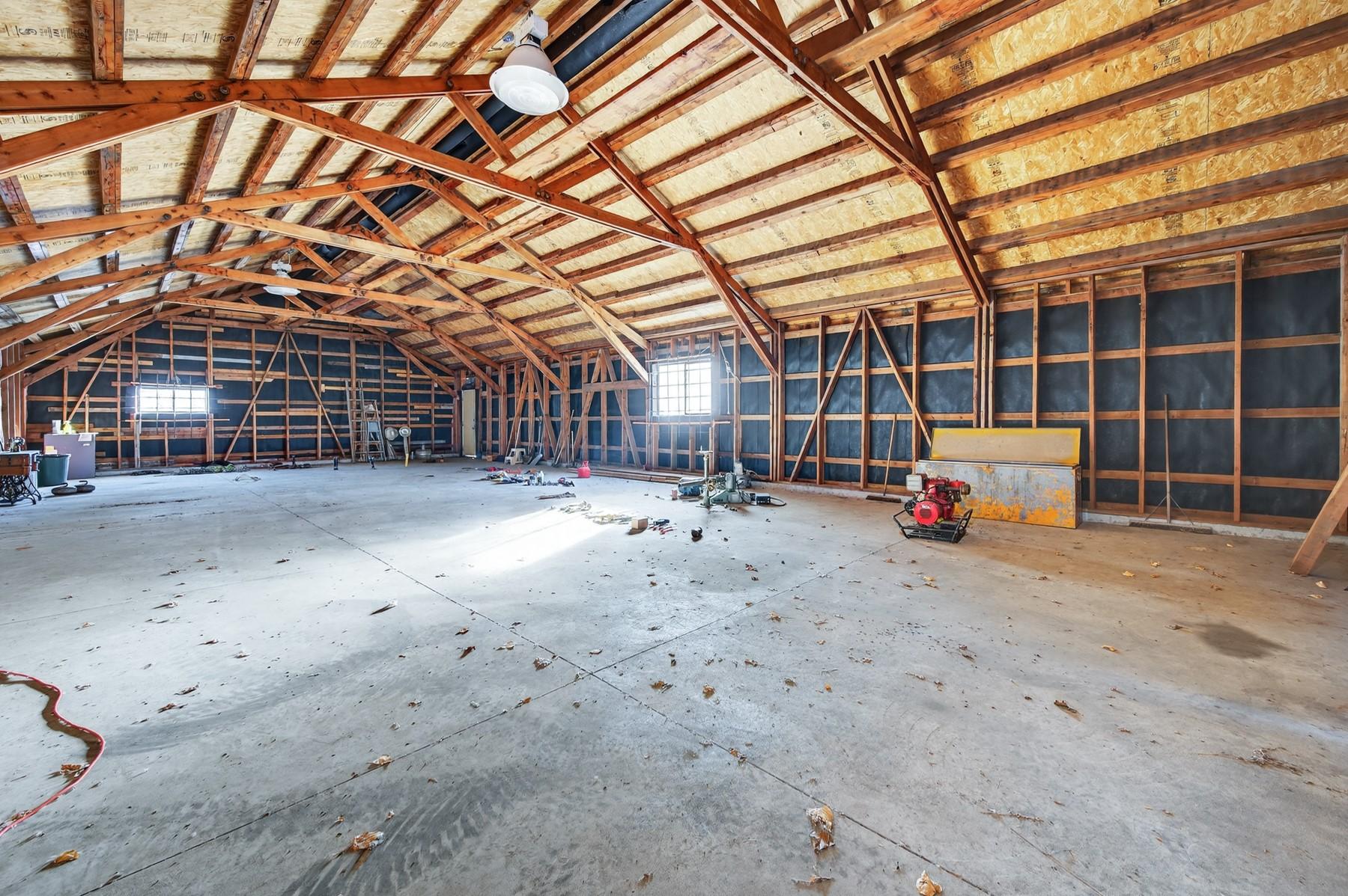 390 Marshall Road, Merritt, BC - Indoor Photo Showing Garage