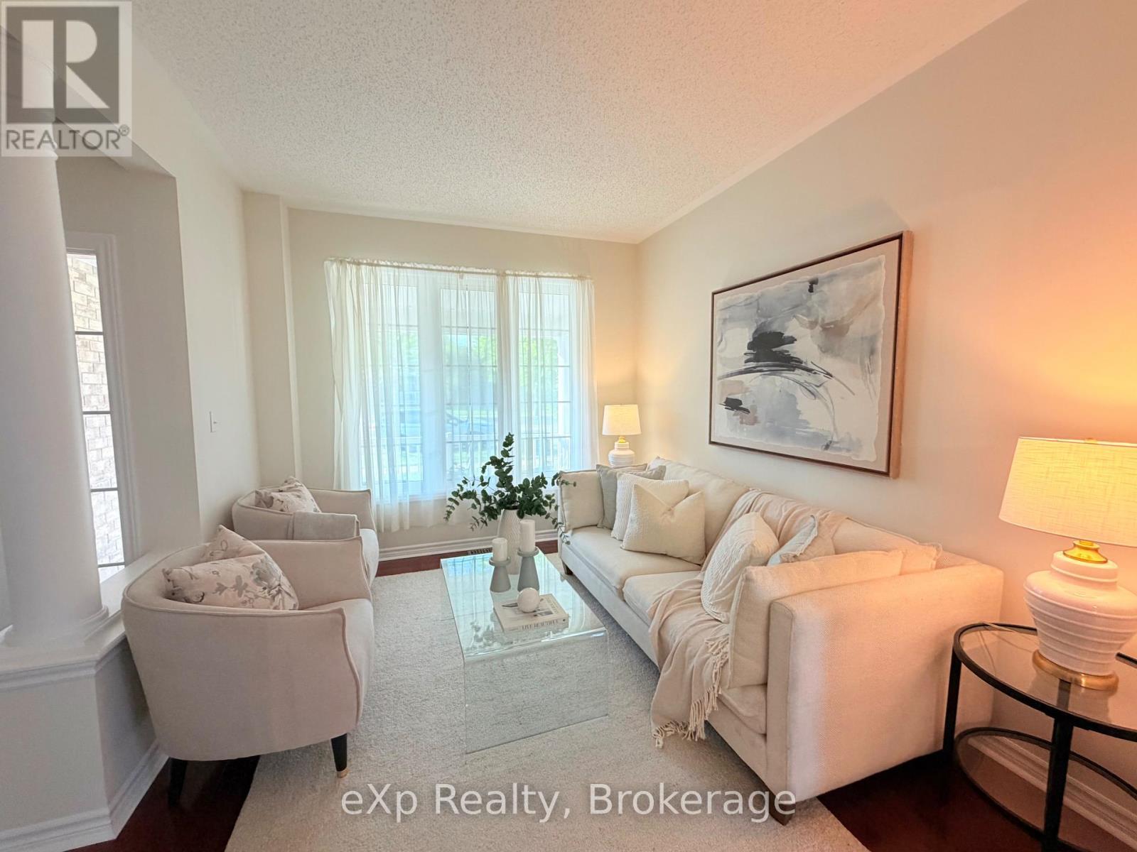 371 Carnwith Drive E, Whitby (Brooklin), ON - Indoor Photo Showing Living Room