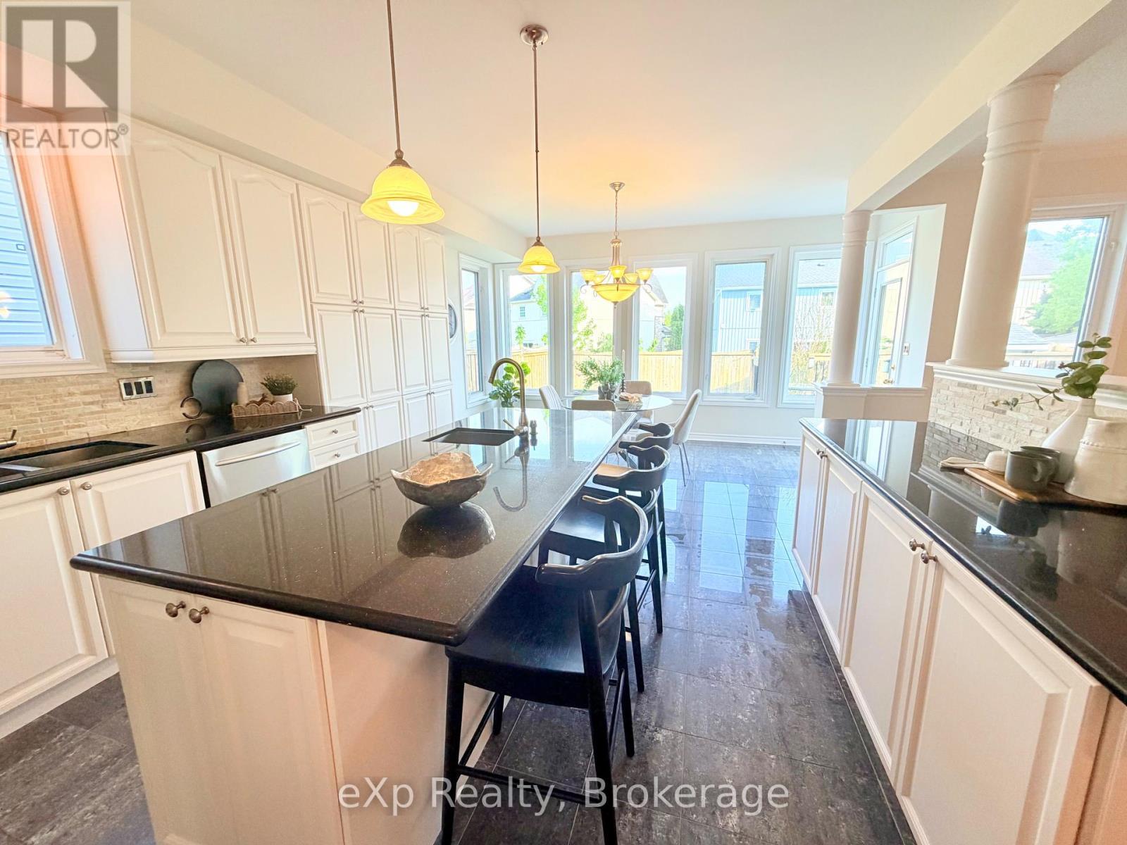 371 Carnwith Drive E, Whitby (Brooklin), ON - Indoor Photo Showing Kitchen With Upgraded Kitchen